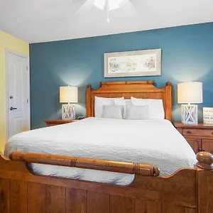Lazy Palm 4 Pools Short Walk To Beach! Sleeps 5! Apartment